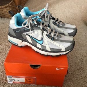 Nike Women’s Tennis Shoe